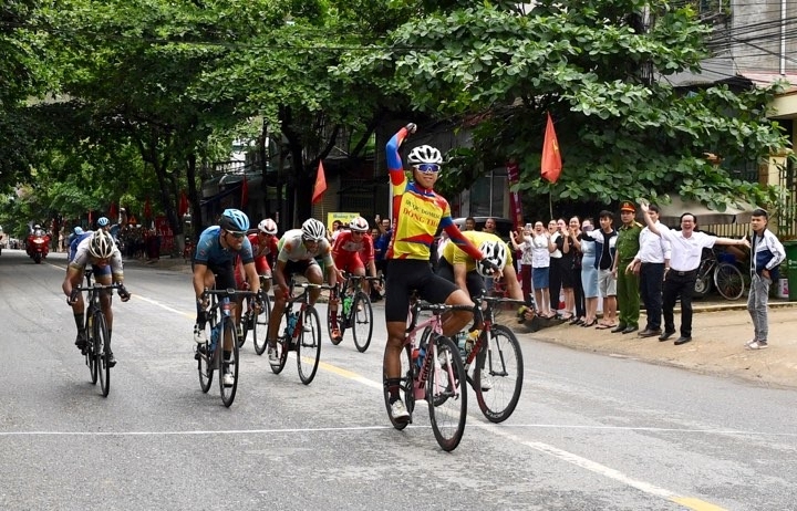 Tay đua Phan Hoàng Thái, đội Dược Domesco Đồng Tháp đã xuất sắc cán đích đầu tiên.